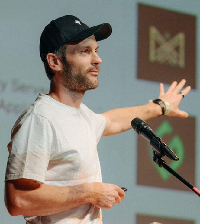 Holke Brammer speaking on stage